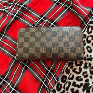 Authentic Louis Vuitton Damier Ebene Zippy wallet